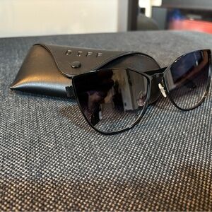 Quay Australia IN PURSUIT Black Cat-Eye Sunglasses with Black Case